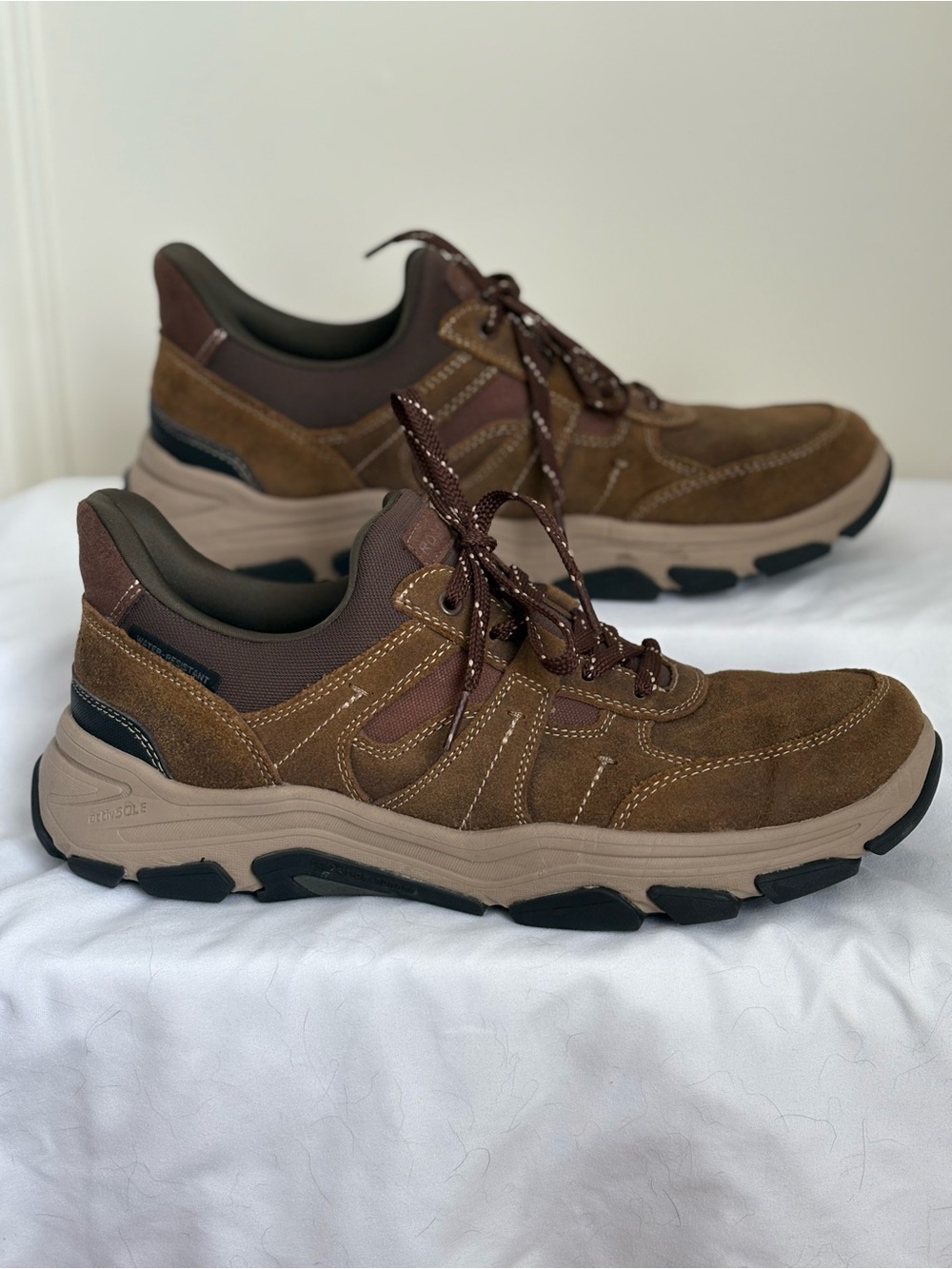 “Rockport Rhett” Men's Brown Suede Athletic Lace-Up Sneakers